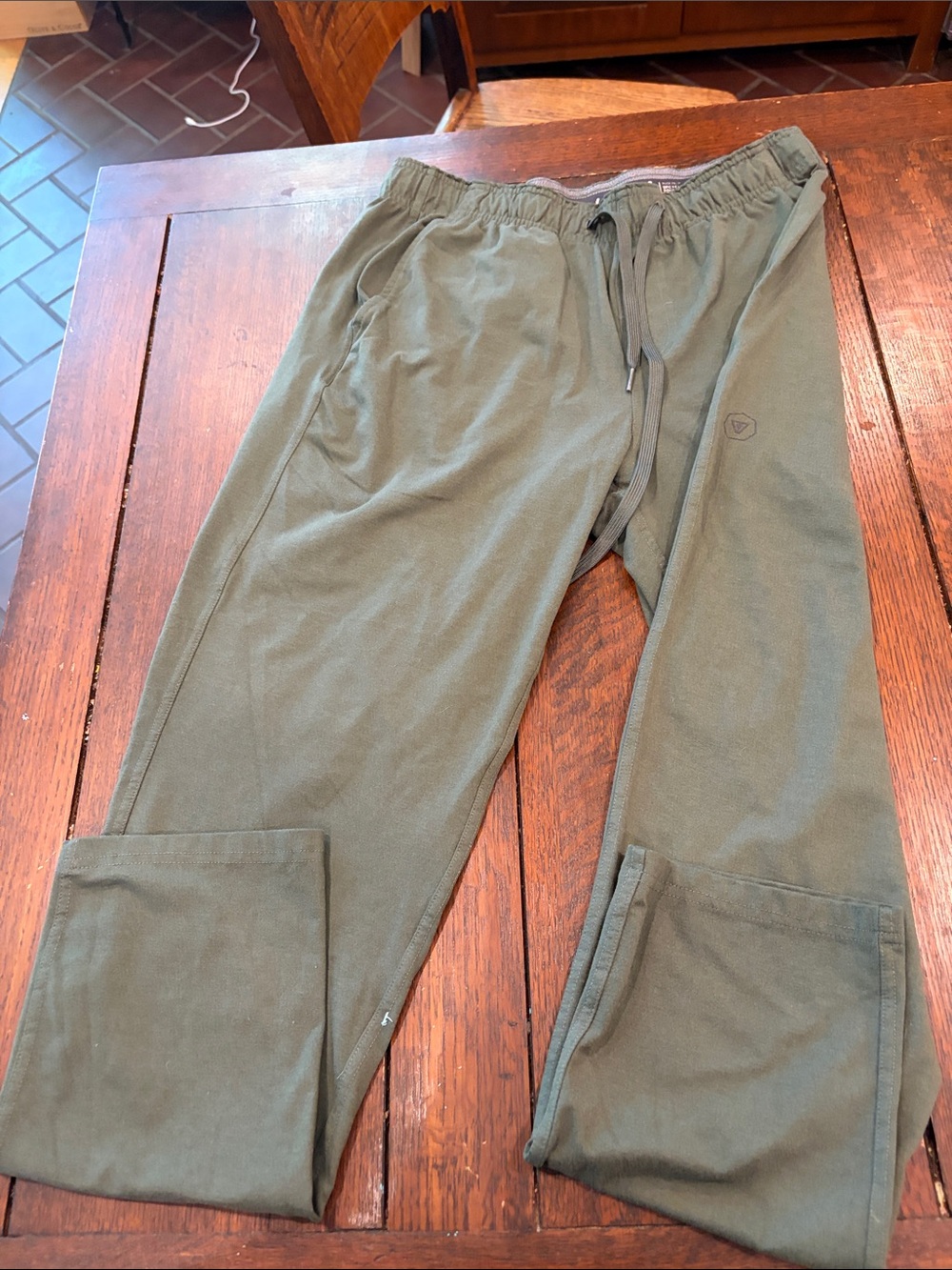 Vissla men’s medium joggers